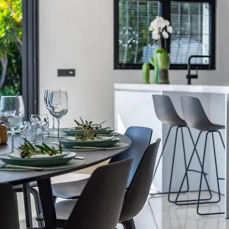 Huswell - Relax In Luxury At Stunning Seaside Holiday home